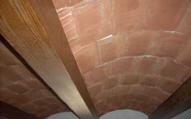 <p>Concrete beam crafted vault</p>